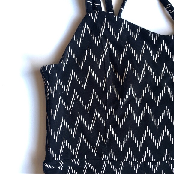 Women’s black and zig-zag pattered dress in small - Picture 6 of 9